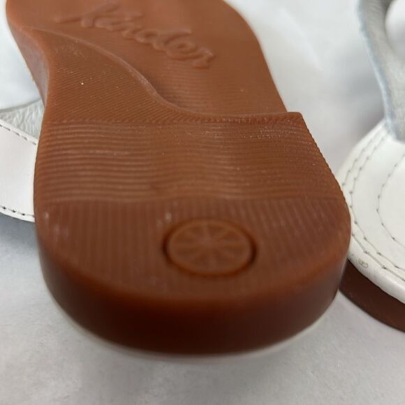 Taps by Kinder White floral embellished thong sandals NWOT size 10 - Picture 8 of 8